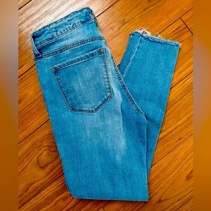 NWOT Sofia Vergara Mid Rise Skinny Ankle Jeans